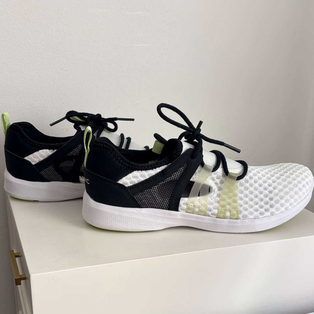 Vionic - White and Black Athletic Sneakers - 7.5 wide